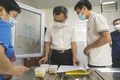 <b>区委书记余成林率队深入我院检查安全生产工作</b>